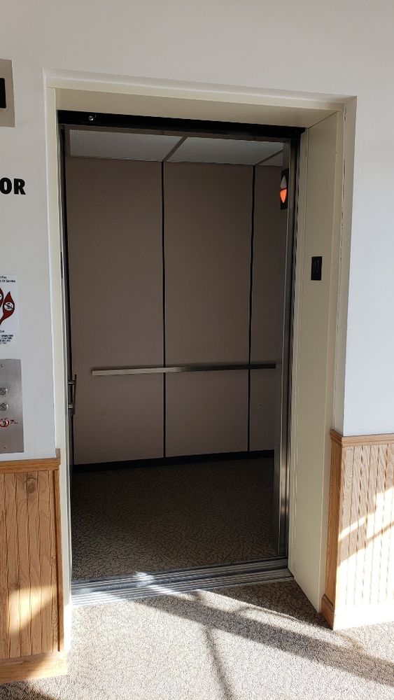 Parsanna Office Building: 180 Academy St, Presque Isle, ME 04769